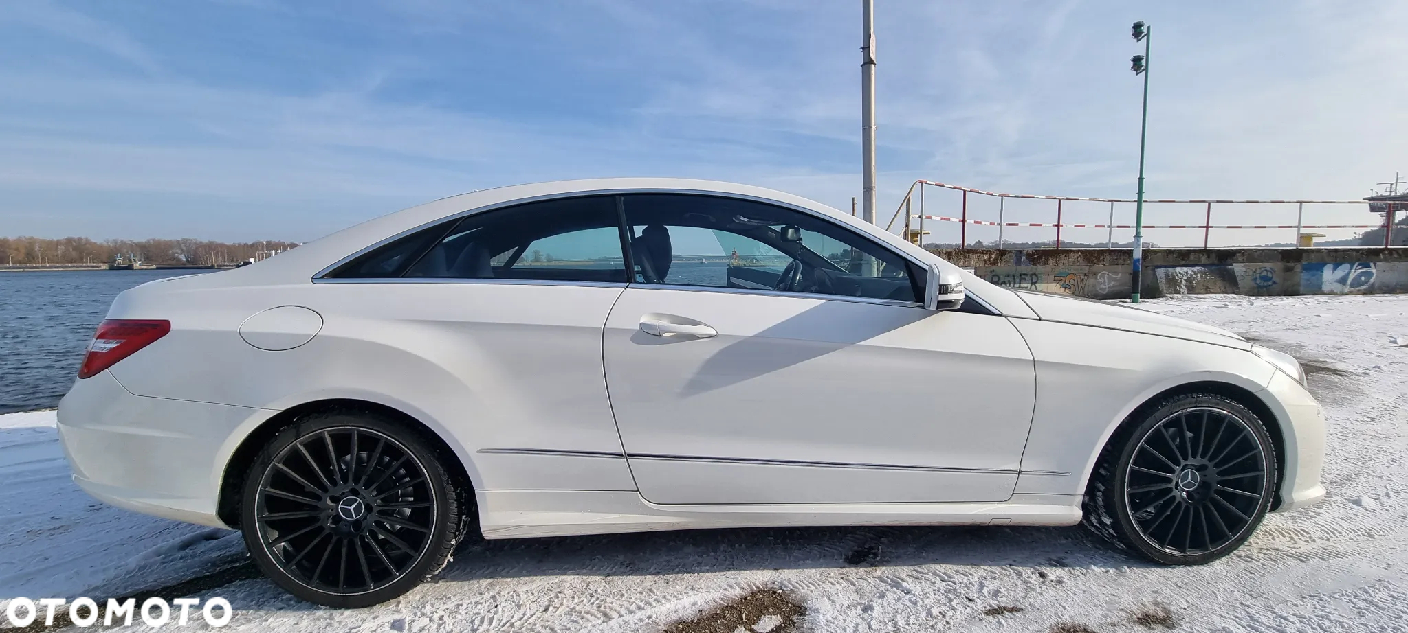 Mercedes-Benz Klasa E 250 CGI Coupe BlueEFFICIENCY Automatik Elegance - 13