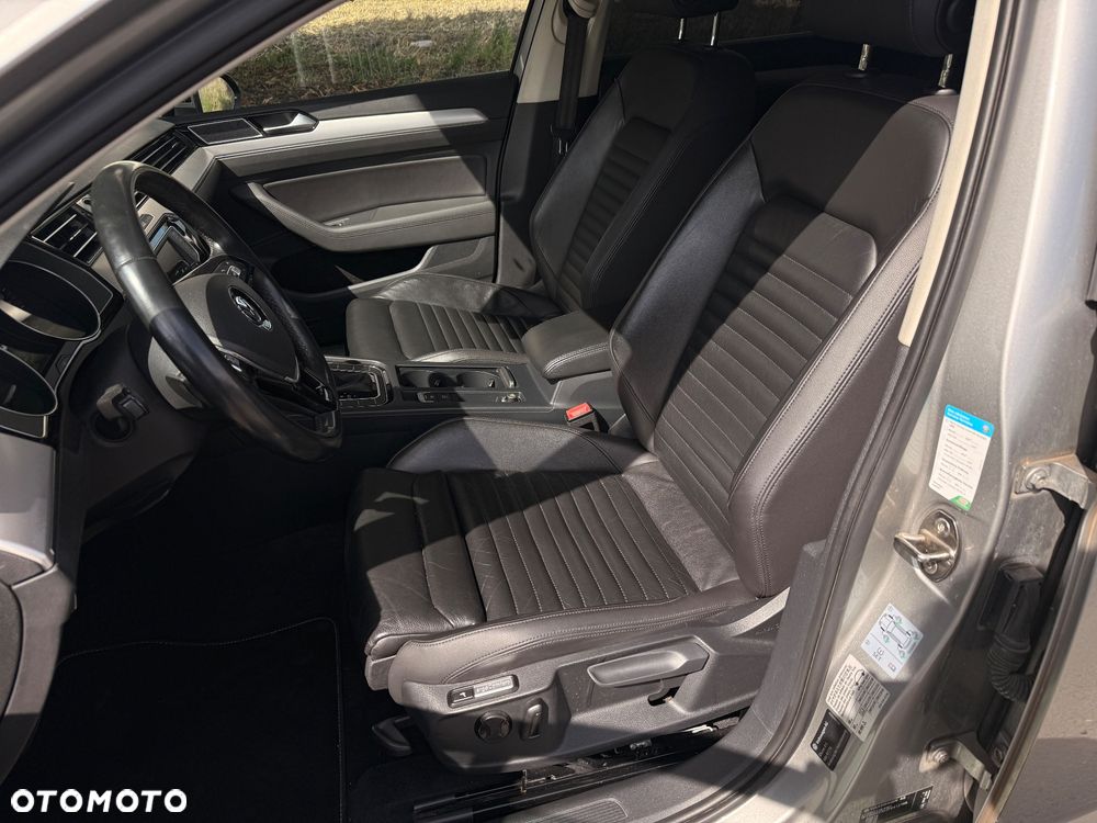 Volkswagen Passat 2.0 TDI (BlueMotion Technology) DSG Highline - 26