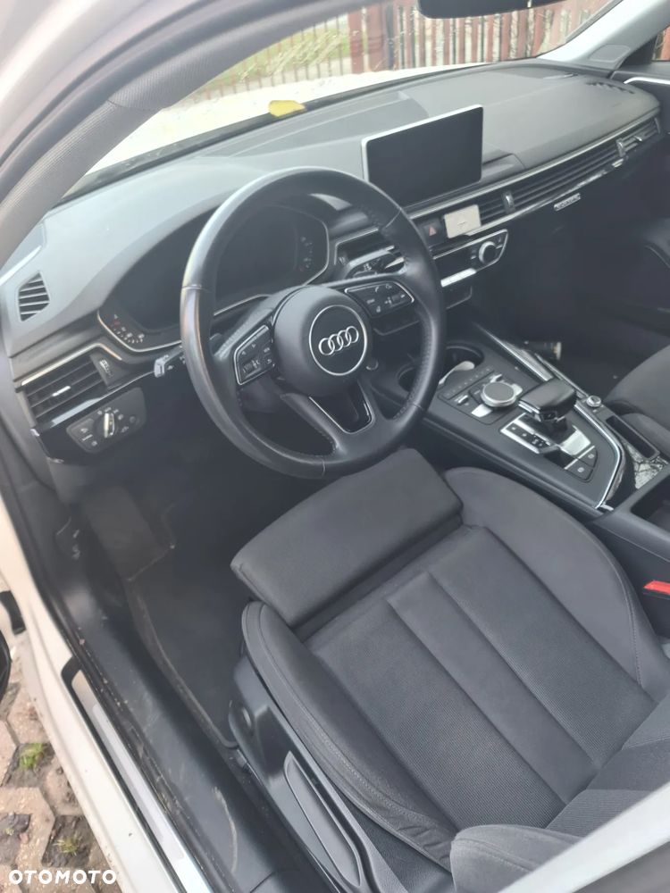 Audi A4 Limousine 45 TFSI quattro S tronic design - 2