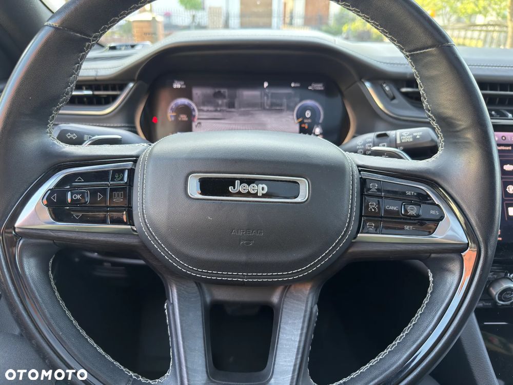Jeep Grand Cherokee - 23