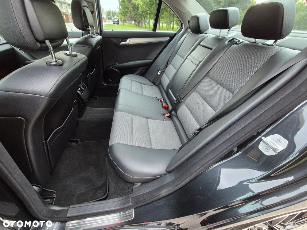 Mercedes-Benz Klasa C 180 BlueEFFICIENCY Avantgarde - 31