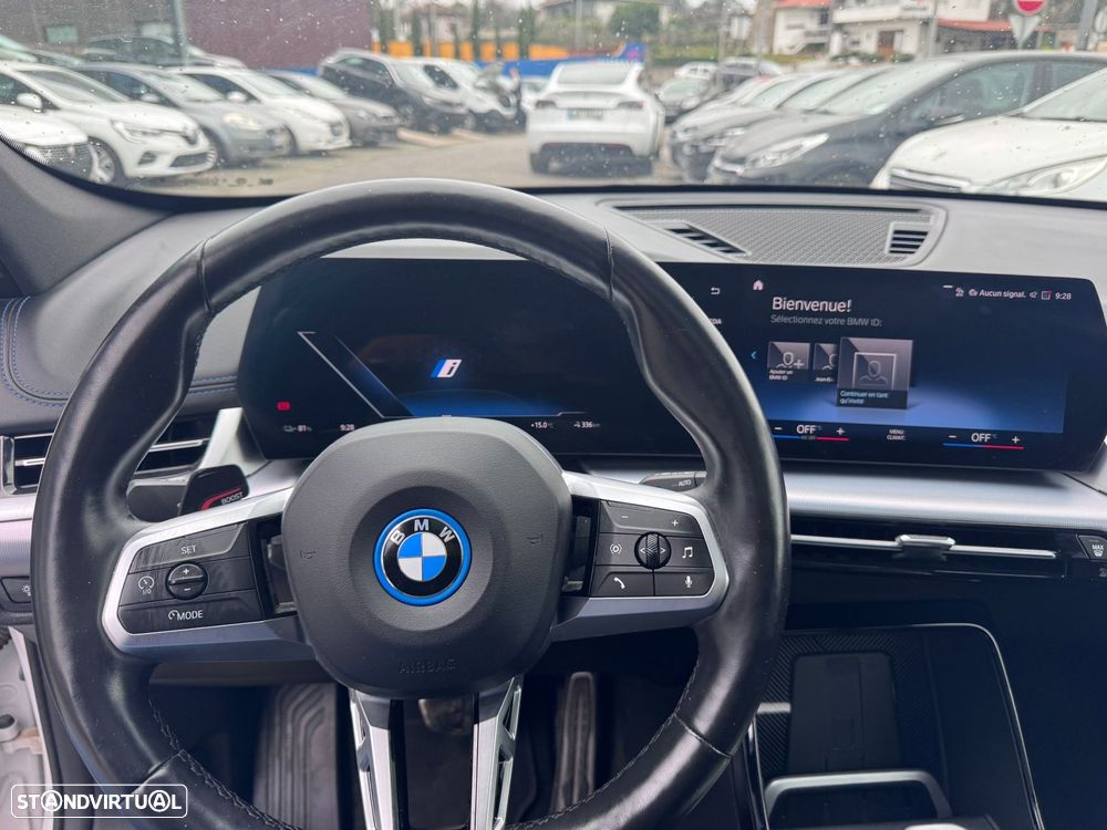 BMW iX1 xDrive30 M Sport Pack - 12
