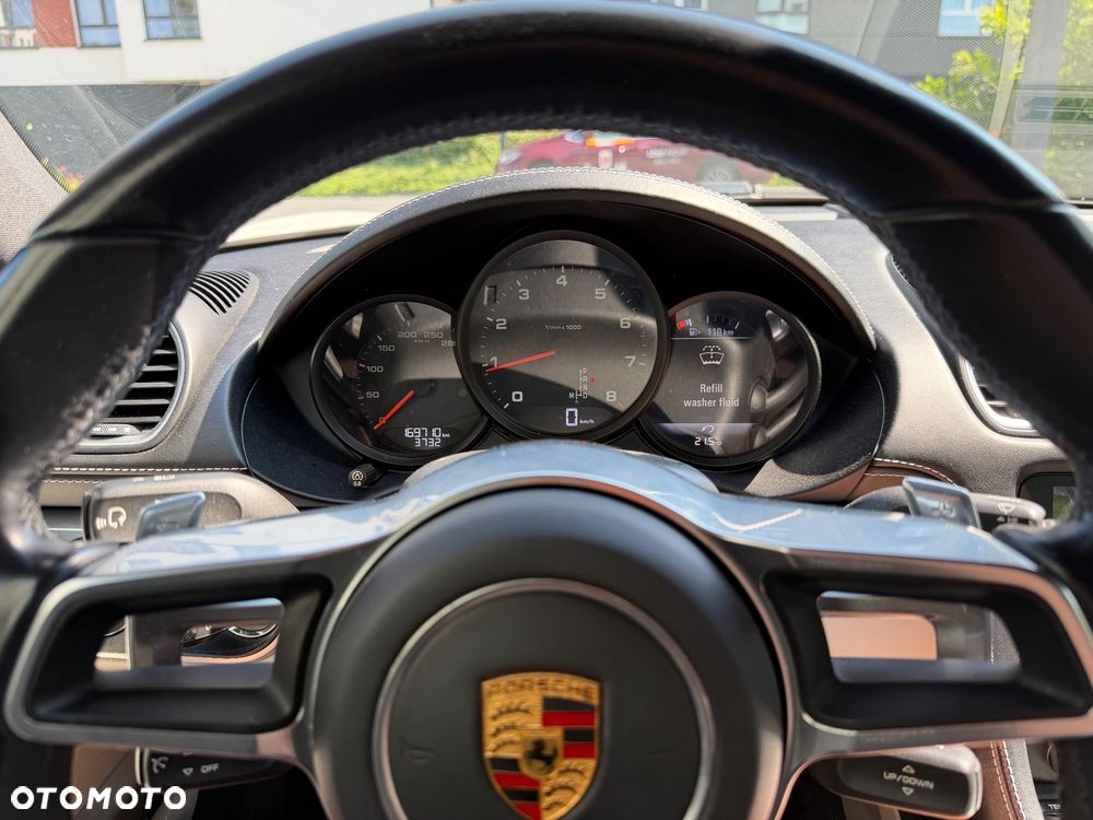 Porsche 718 Cayman - 19