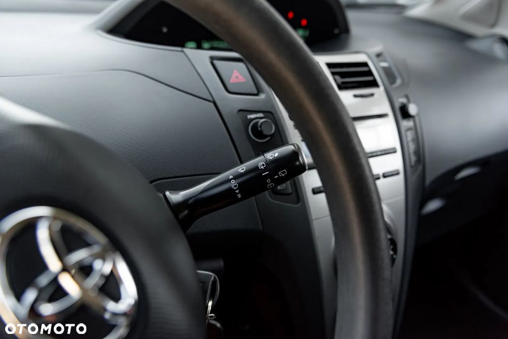 Toyota Yaris 1.33 VVT-i Executive - 29