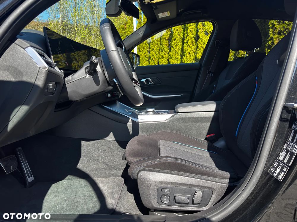 BMW Seria 3 330i xDrive M Sport - 9