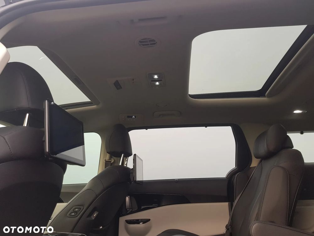 Kia Carnival - 14