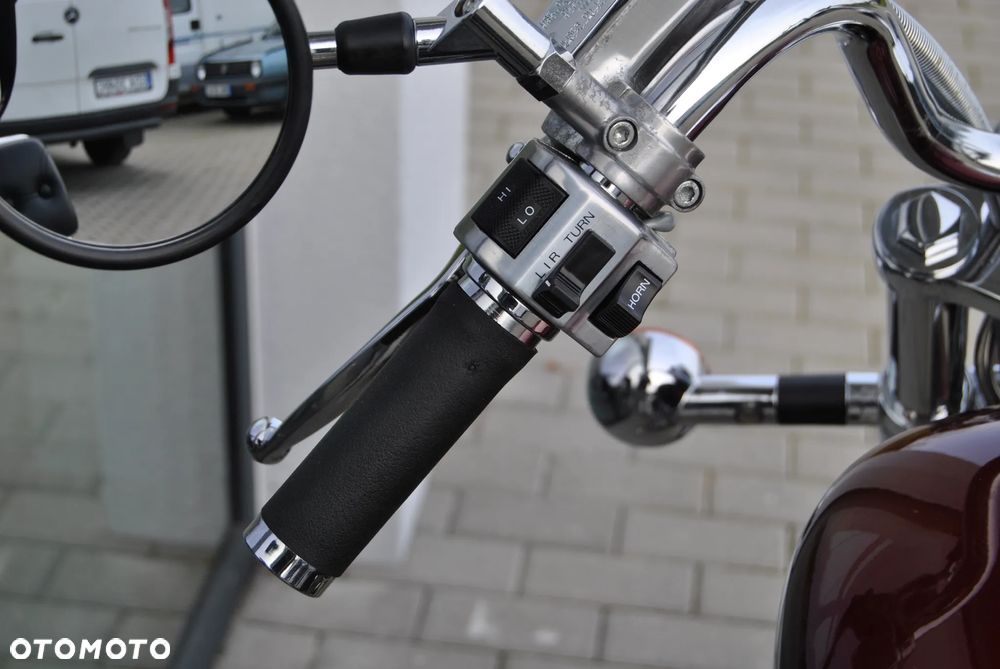 Suzuki Intruder - 17