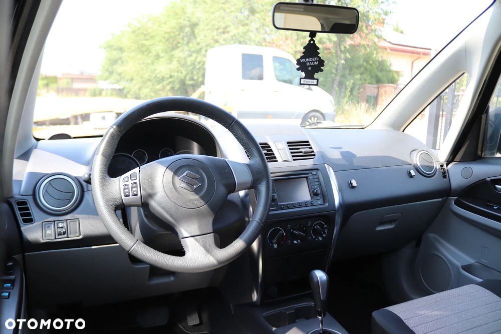Suzuki SX4 1.6 Premium - 23