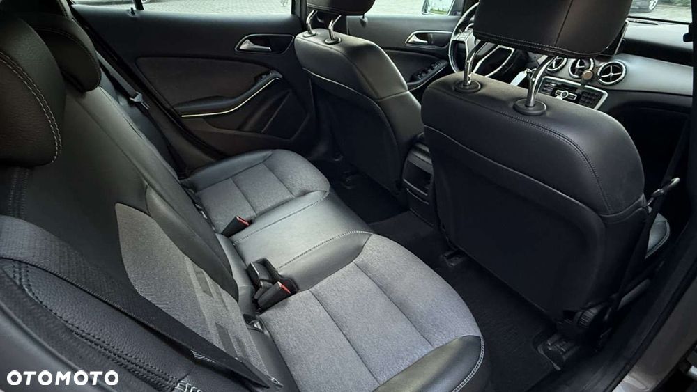 Mercedes-Benz GLA 200 Style - 31