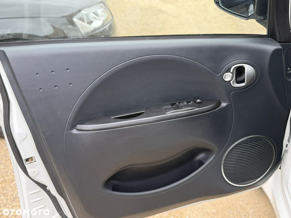 Peugeot iOn High Line - 14