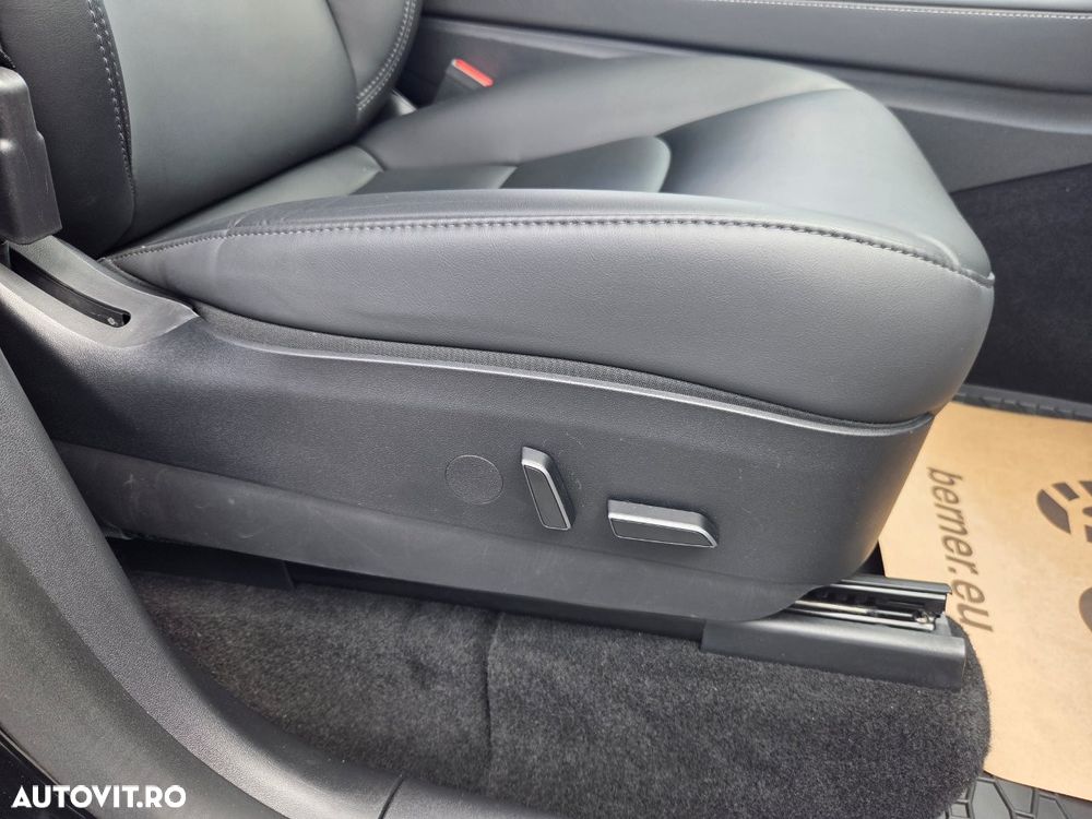 Tesla Model Y RWD - 8