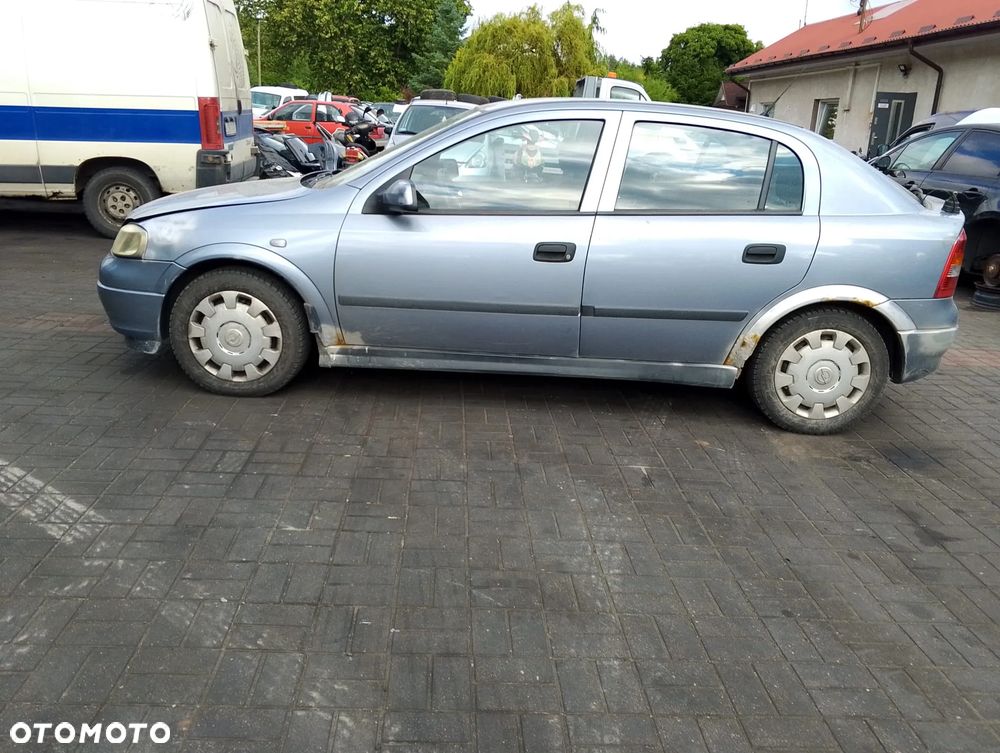 Opel Astra G (04r.) 2.0 HDI 89KM. Silnik Z14XE Skrzynia MG4 lakier 163 / 4AU / GBJ - SILVER LIGHTNING.Cały na części. GWARANCJA !!!  Przód Tył Zestaw Komplet Drzwi Klapa Zderzak Błotnik Maska Grill Atrapa Szyba Pas Lampa Lusterko Boczki Fotel Kanapa Kokpit Deska Rozdzielcza Przełącznik Włącznik Sterownik Przewody Wiązka Instalacja Moduł Komputer Czujnik Listwa Pompa Alternator Wtryski Głowica Rozrusznik Kompresor Sprzęgło Dwumas Silnik Skrzynia ABS Klimatyzacji Paliwa Wspomagania Kolektor Turbina Przepustnica Zawór Chłodnica Koło Hak Belka Sanki Zawieszenie Mcpherson Półoś Amortyzator Wydech Tłumik Zacisk Most - 4