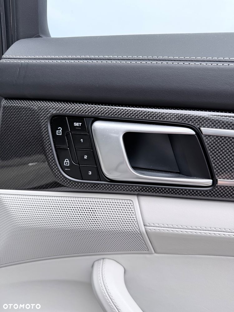 Porsche Panamera Turbo Executive - 19