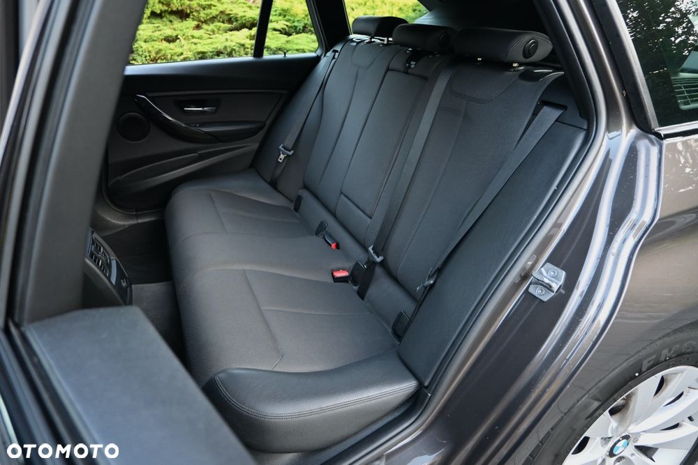 BMW Seria 3 320d Sport-Aut Luxury Line - 25