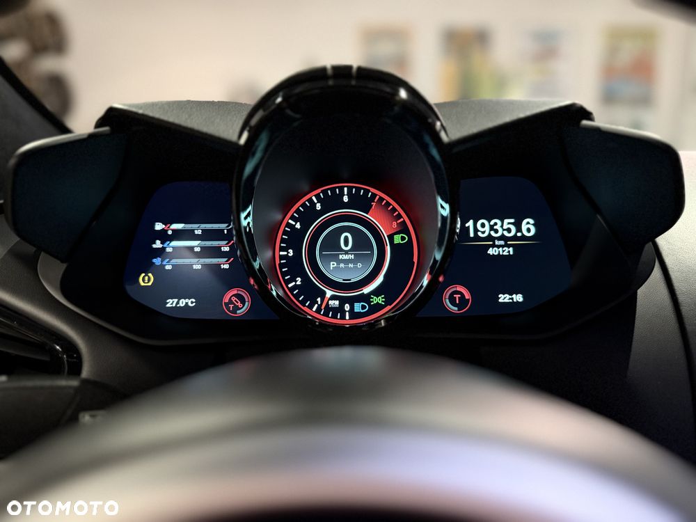 Aston Martin Vantage - 19
