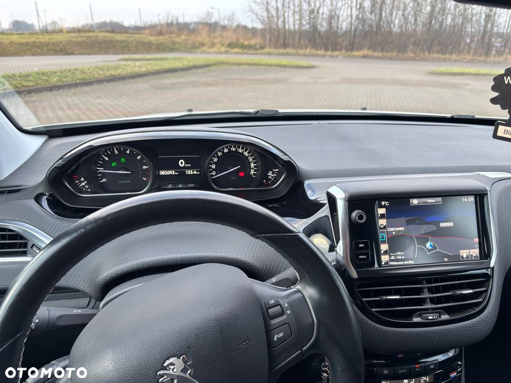 Peugeot 2008 1.2 Pure Tech Allure S&S - 11