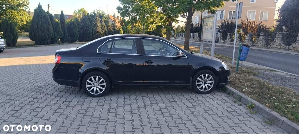 Volkswagen Jetta - 2
