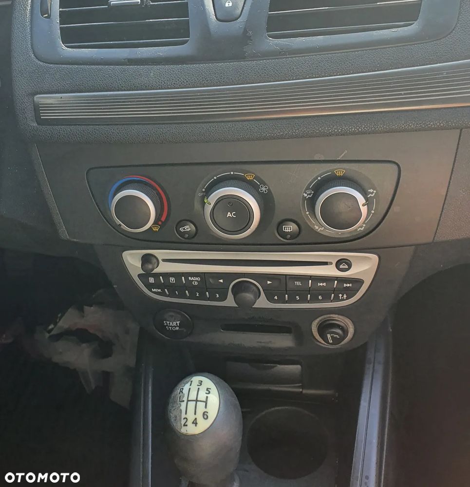 Renault Megane III Panel nawiewu klimatyzacjic T1001786G - 2