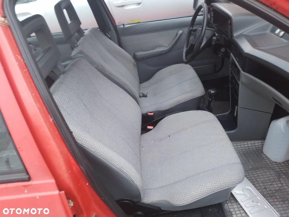 OPEL KADETT E SEDAN  84-89    MASKA POKRYWA SILNIKA     E 535 - 17