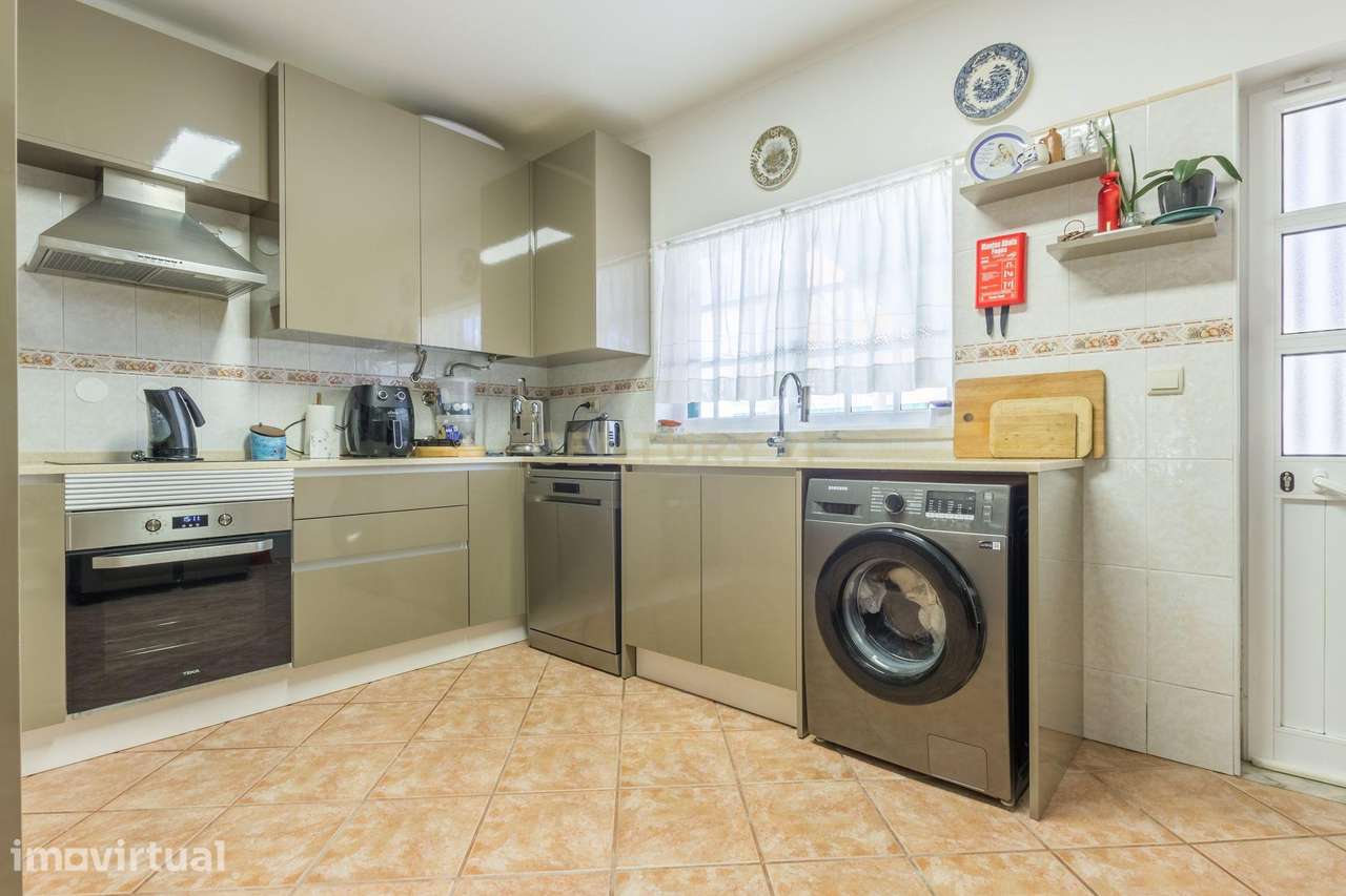 Moradia Geminada T3 com Jardim e Terraço na Quinta do Conde - Grande imagem: 2/24