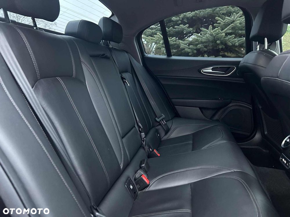 Alfa Romeo Giulia - 18