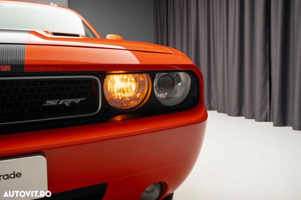 Dodge Challenger - 6