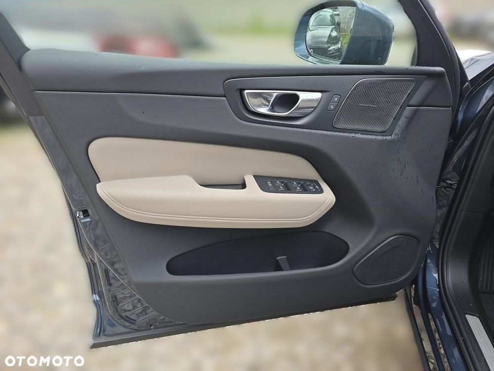 Volvo XC 60 B5 B AWD Plus Bright - 10