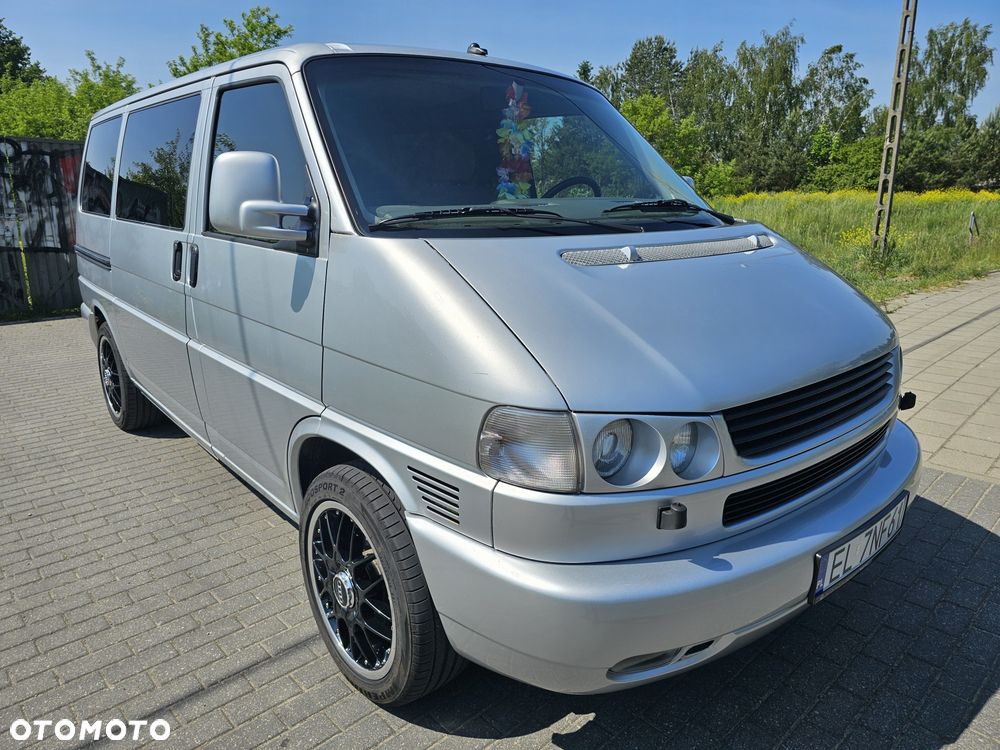 Volkswagen Caravelle - 1