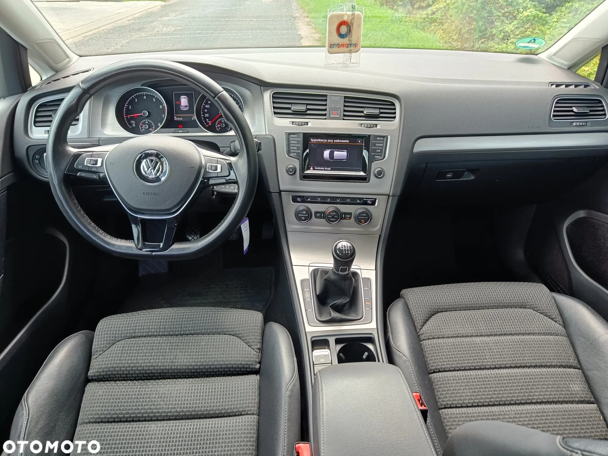 Volkswagen Golf - 24
