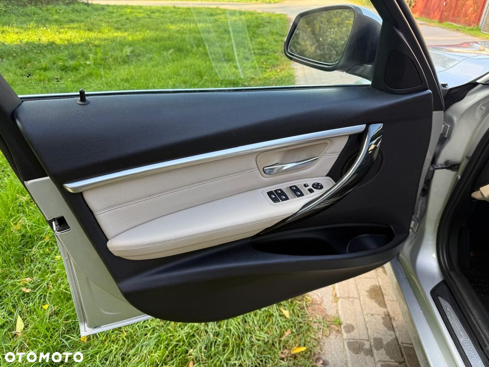 BMW Seria 3 330i - 26