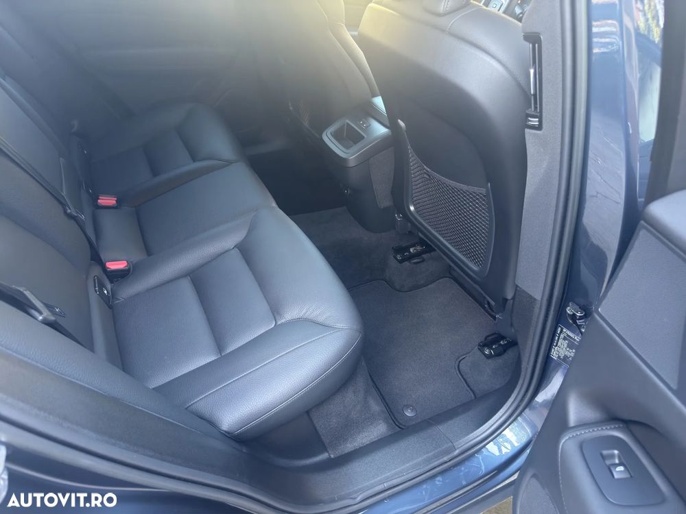 Volvo XC 60 B4 MHEV AT FWD Core - 22
