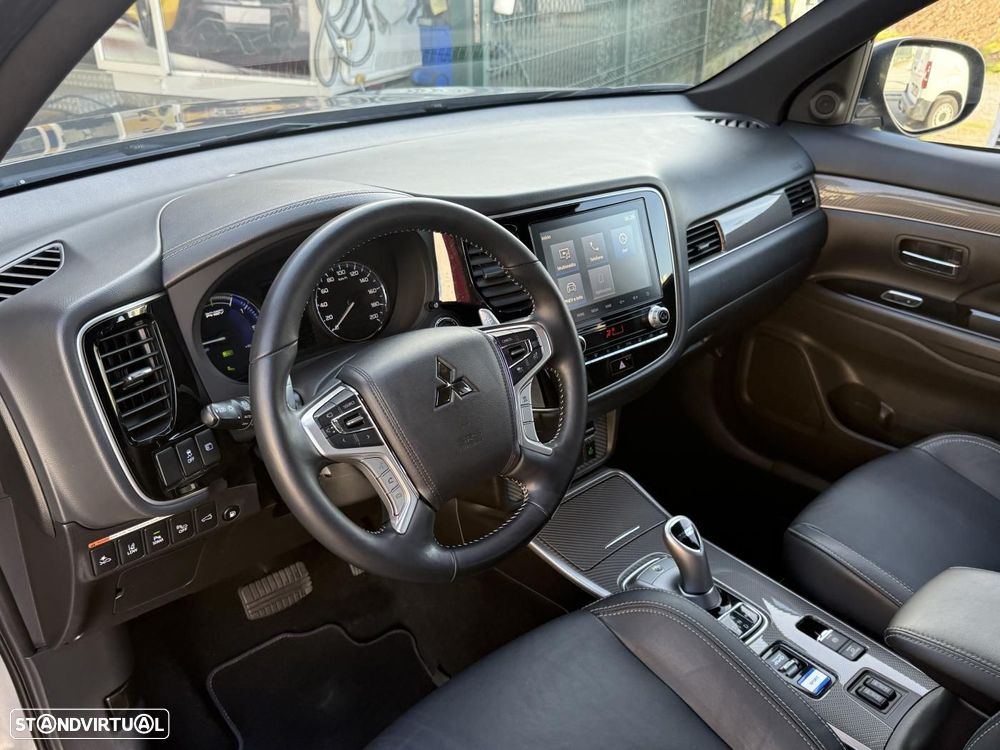 Mitsubishi Outlander 2.4 Intense - 19