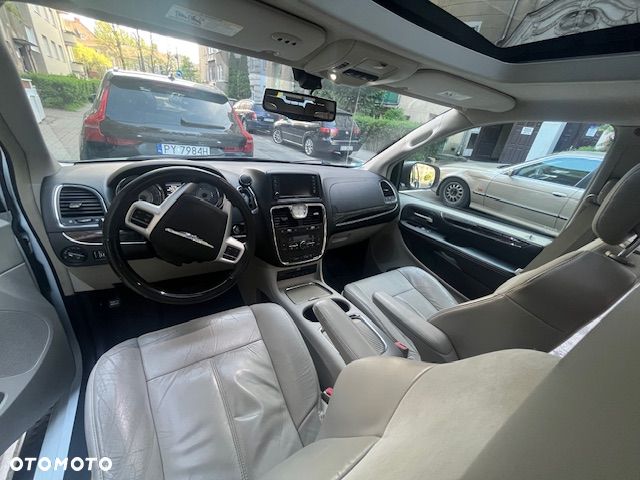 Chrysler Town & Country 3.6 Limited - 23