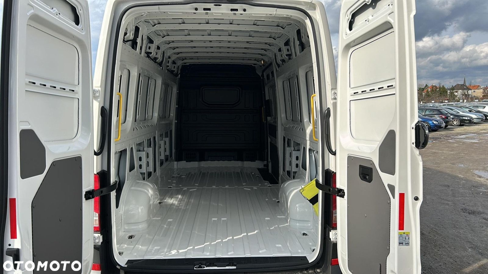 Volkswagen Crafter Furgon L3H3, 2.0BiTDI 177KM, 3640mm, Wysoki dach - 17
