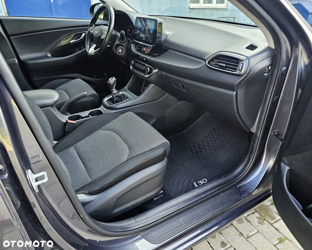 Hyundai i30 1.6 D Classic + - 17