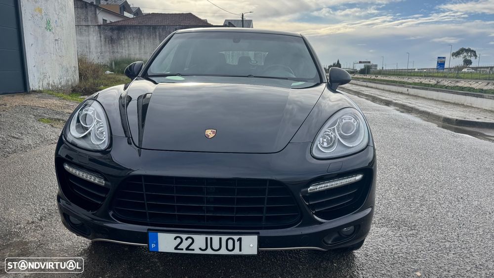 Porsche Cayenne Turbo - 2