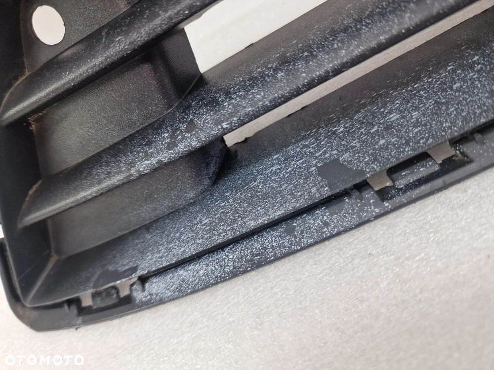 OPEL ZAFIRA C LIFT 15- KRATKA ŚRODKOWA ZDERZAKA PRZEDNIEGO PRZÓD , NR 39079784 , NR AUKCJI KR508 - 3