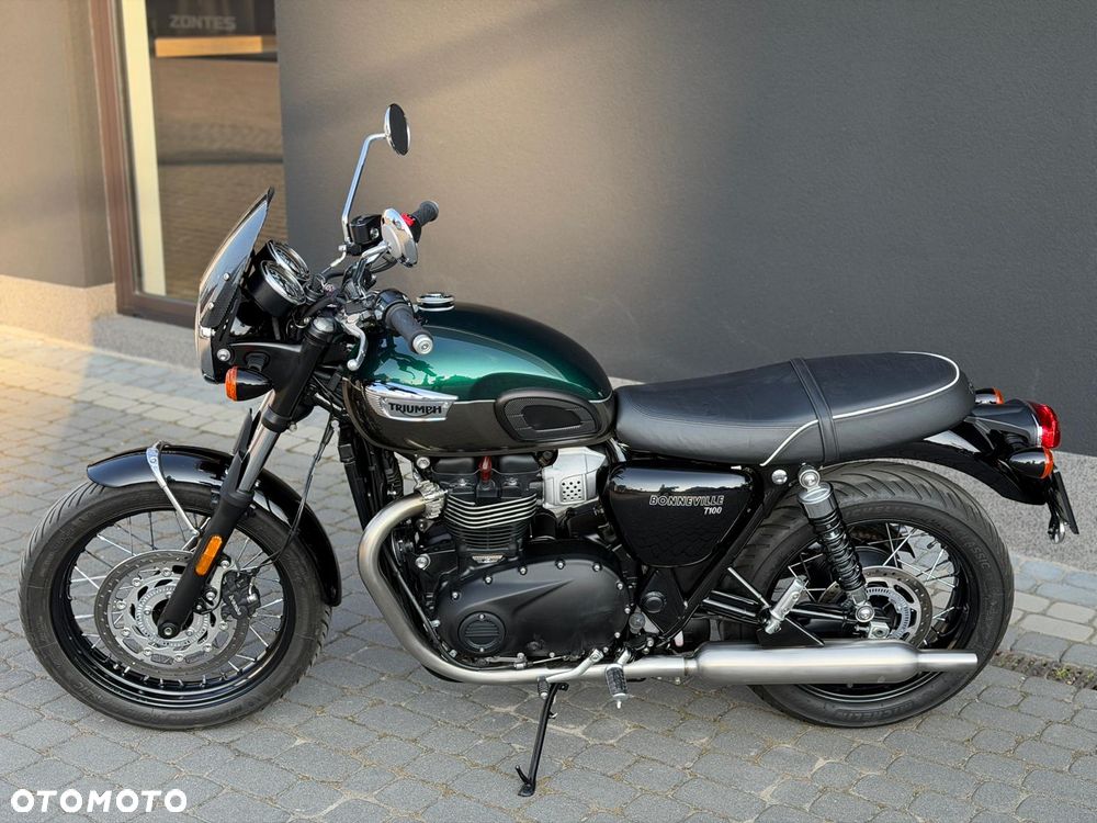 Triumph Bonneville - 1