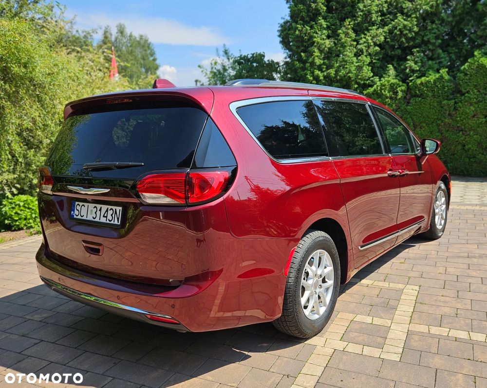 Chrysler Pacifica - 10