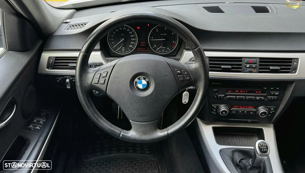 BMW 318 d LifeStyle - 10