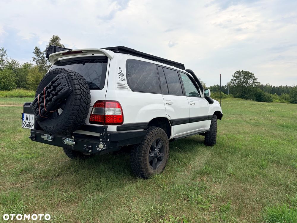 Toyota Land Cruiser 100 Executive - 12