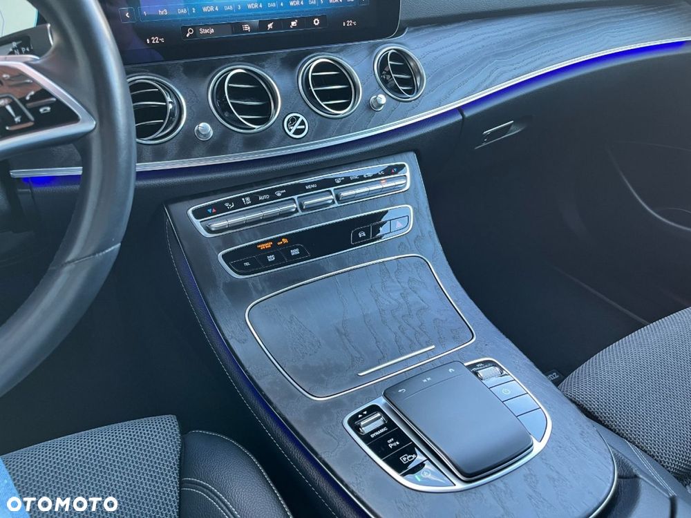 Mercedes-Benz Klasa E 200 9G-TRONIC Exclusive - 24