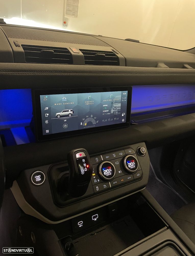 Land Rover Defender 2.0 D 110 AWD HSE - 18