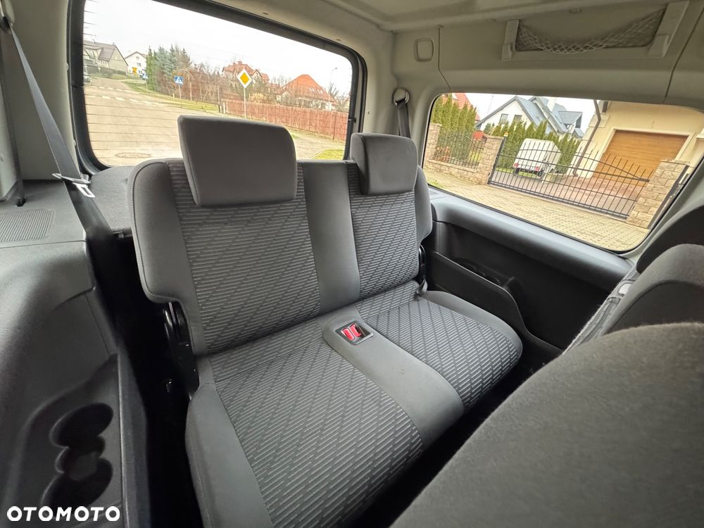 Volkswagen Caddy Maxi Trendline Mixt DSG - 25