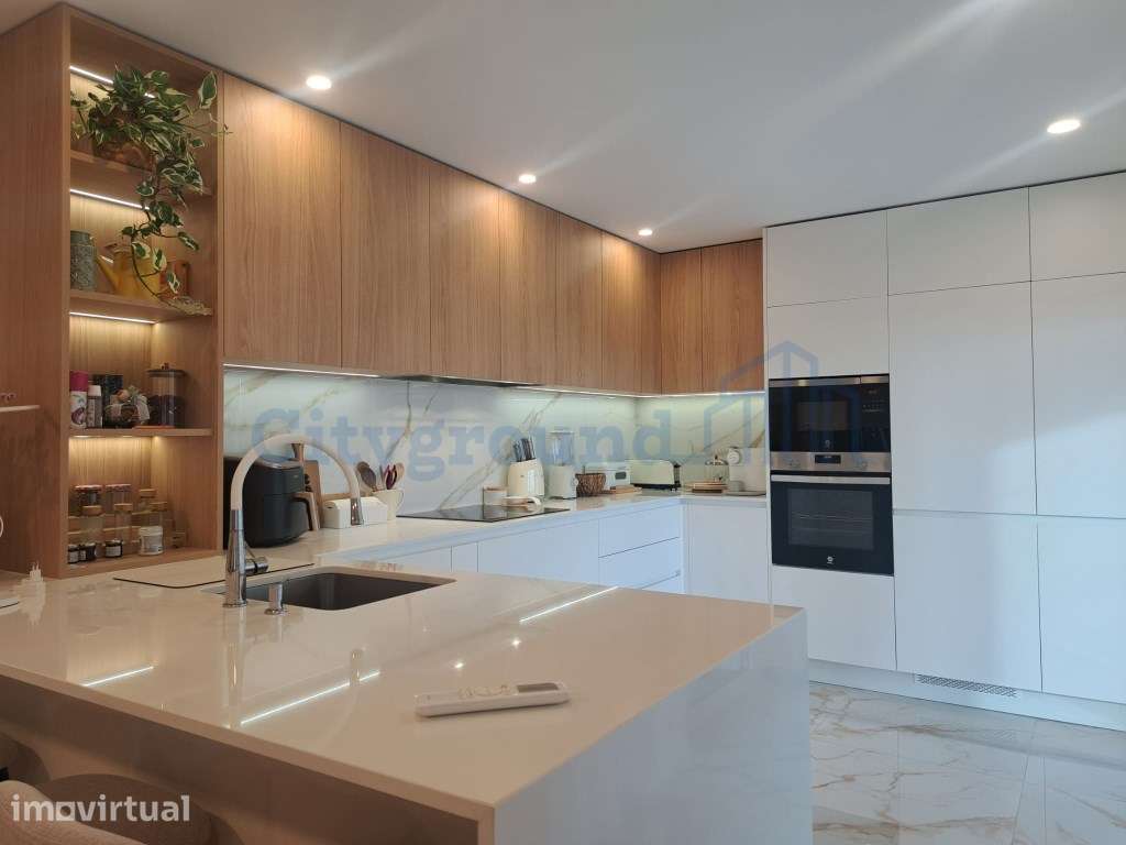 Apartamento T3 Novo com 2 Suítes, Garagem Dupla e Varandas em Todas... - Grande imagem: 4/36
