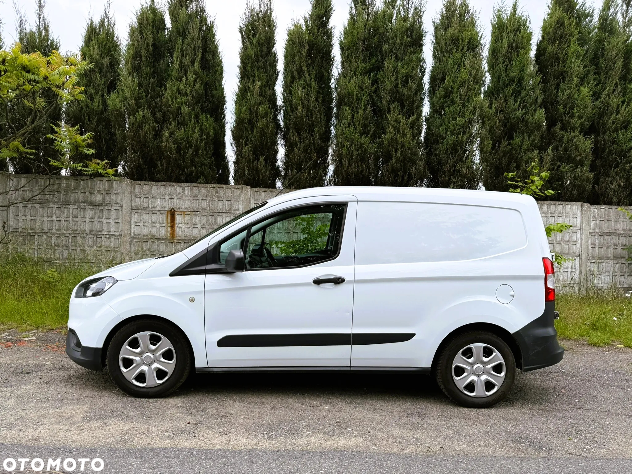 Ford Transit Courier - 12