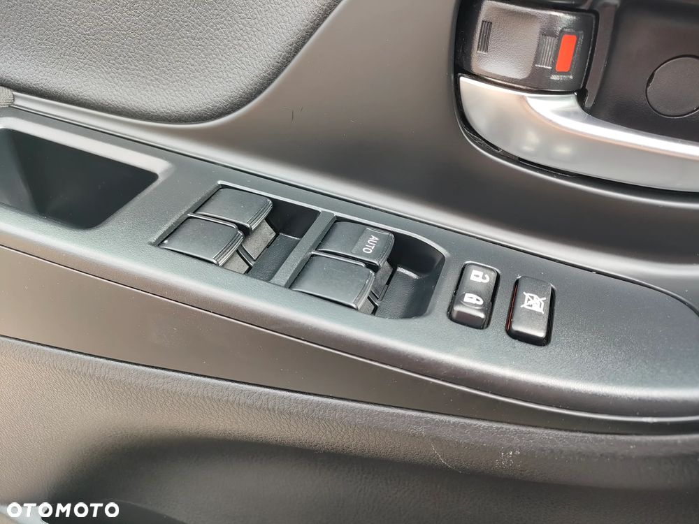 Toyota Yaris 1.0 Premium - 18