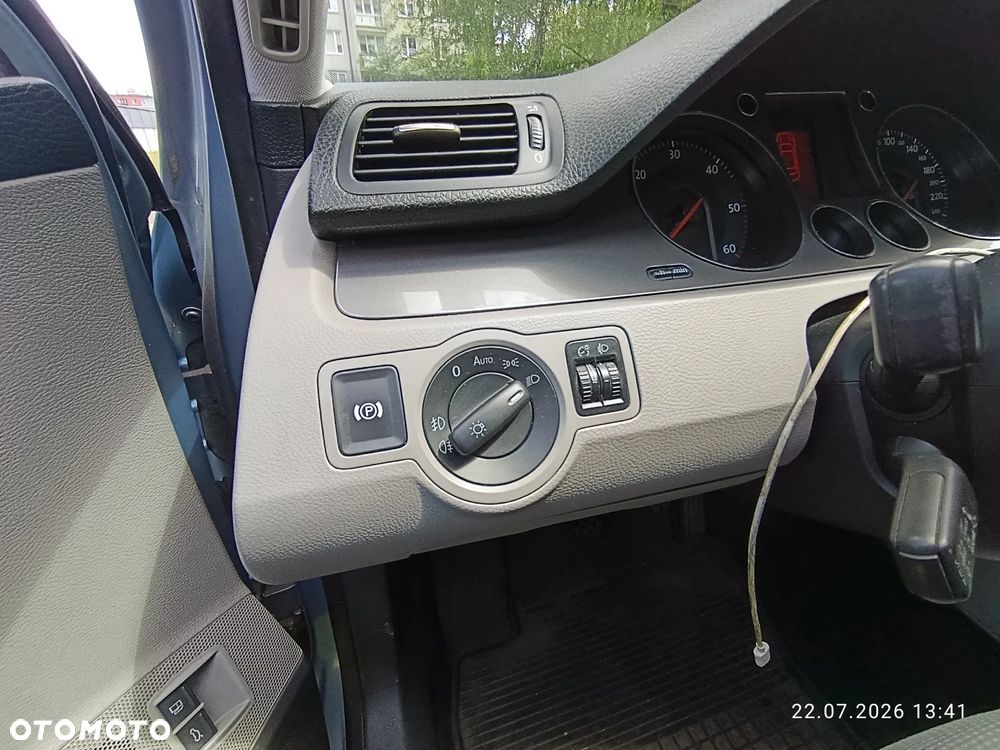 Volkswagen Passat - 12