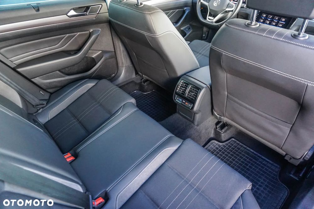 Volkswagen Passat - 33