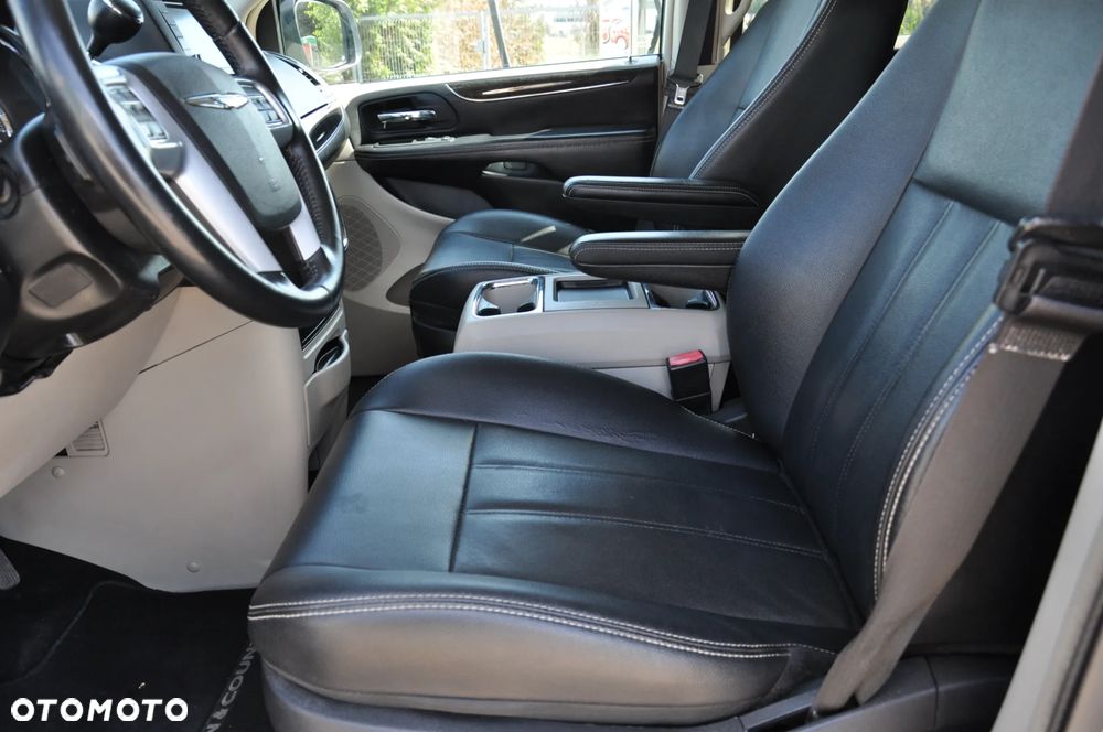 Chrysler Town & Country 3.6 Touring - 24